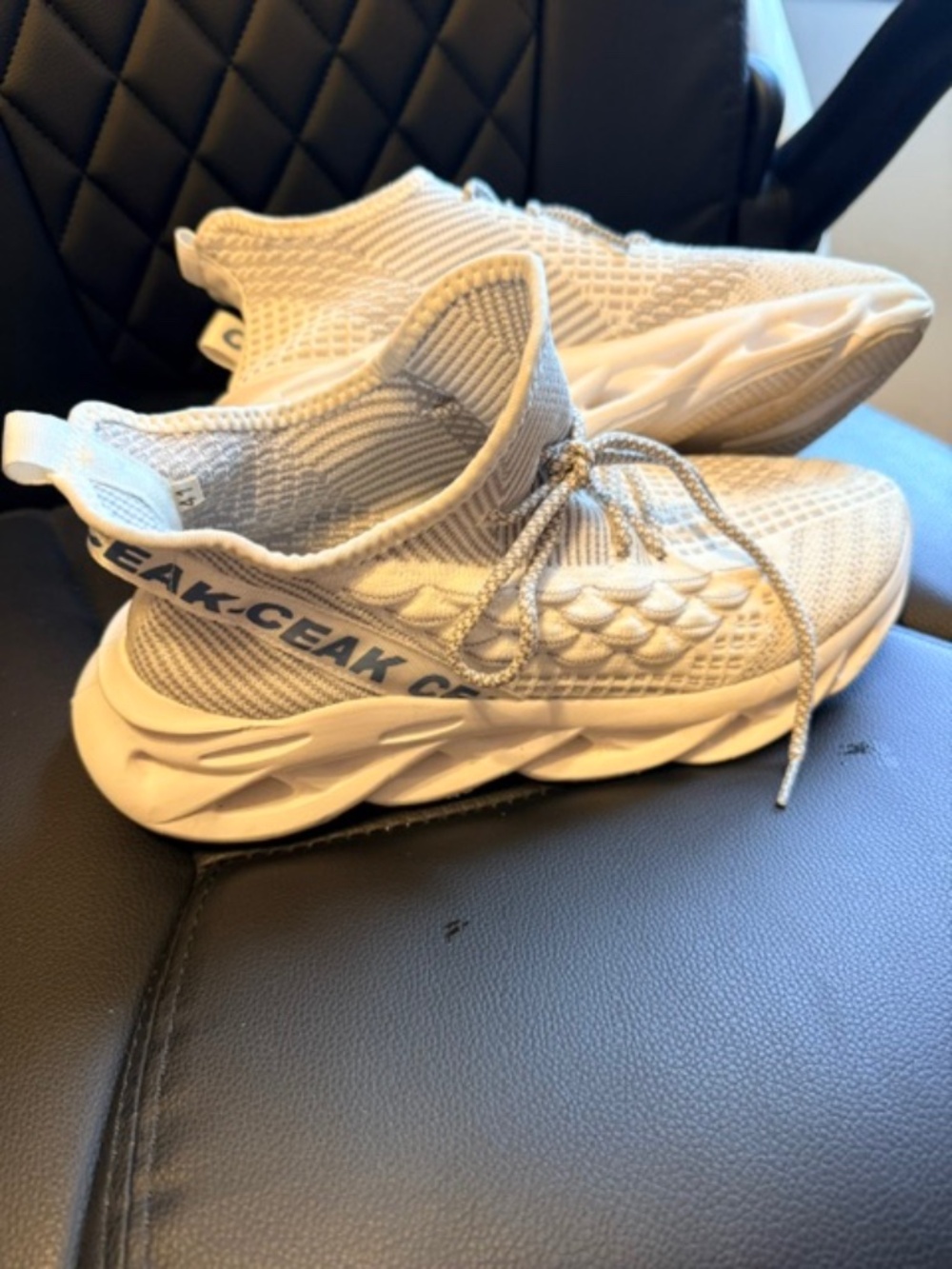 Unisex trendy blade bottom sneakers